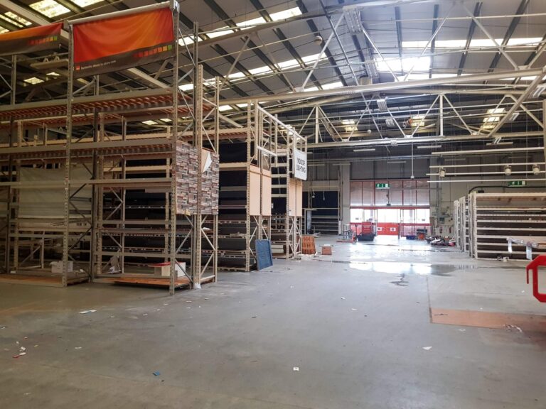 Former Distribution Warehouse Available for Short Term Production Hires image 7