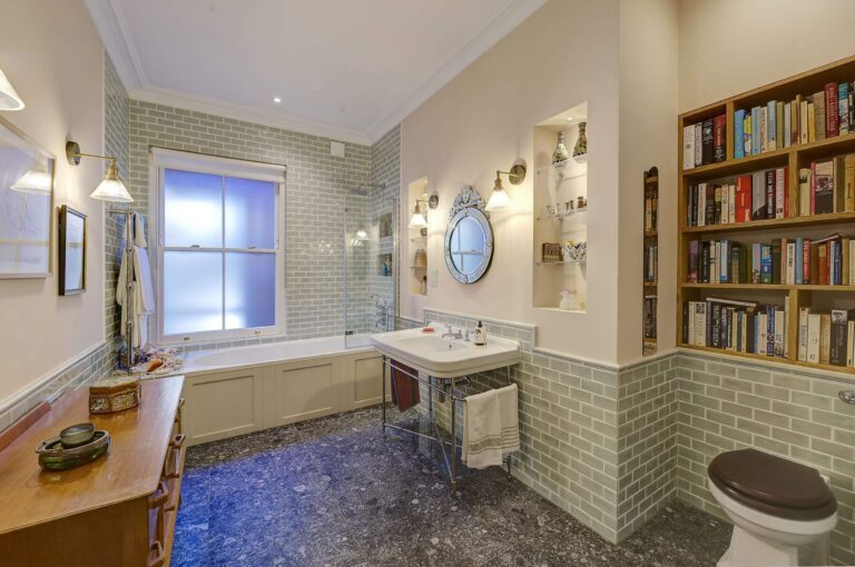 Renovated Cricklewood Home image 26