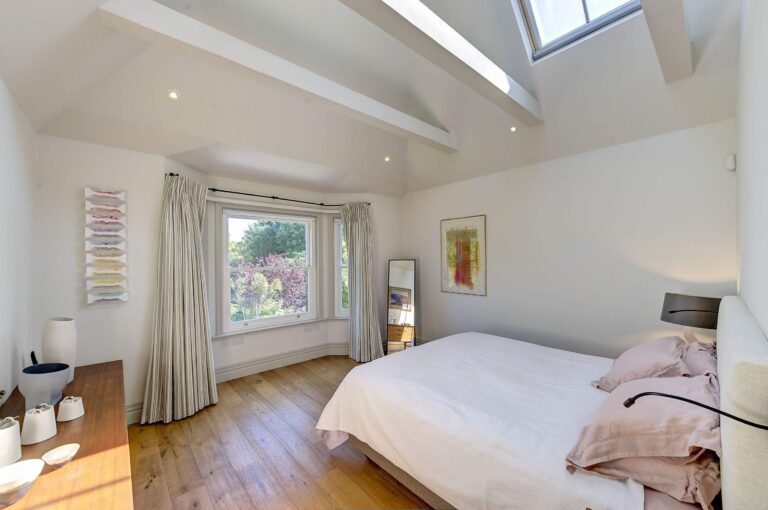 Renovated Cricklewood Home image 29