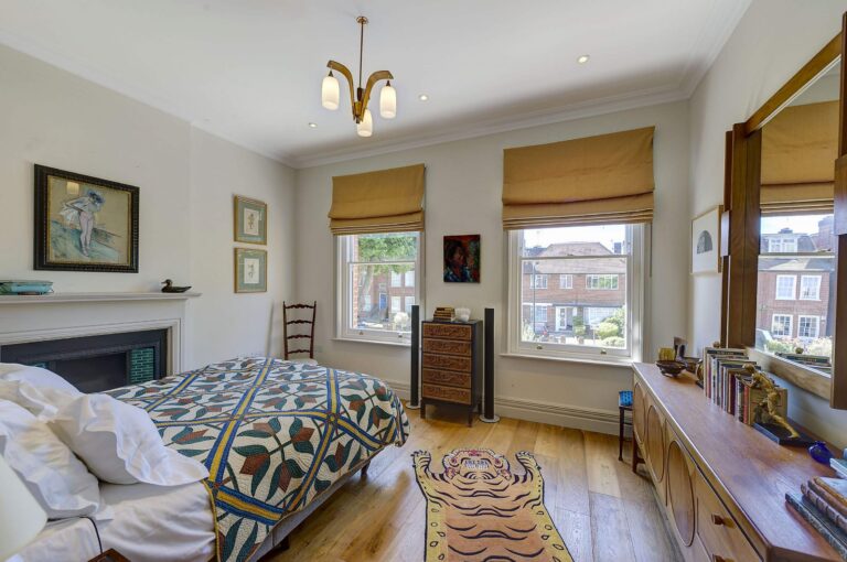 Renovated Cricklewood Home image 30