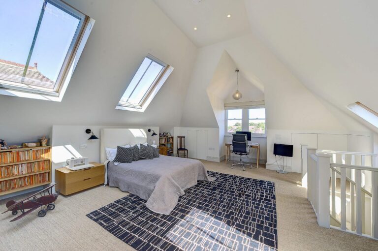 Renovated Cricklewood Home image 23