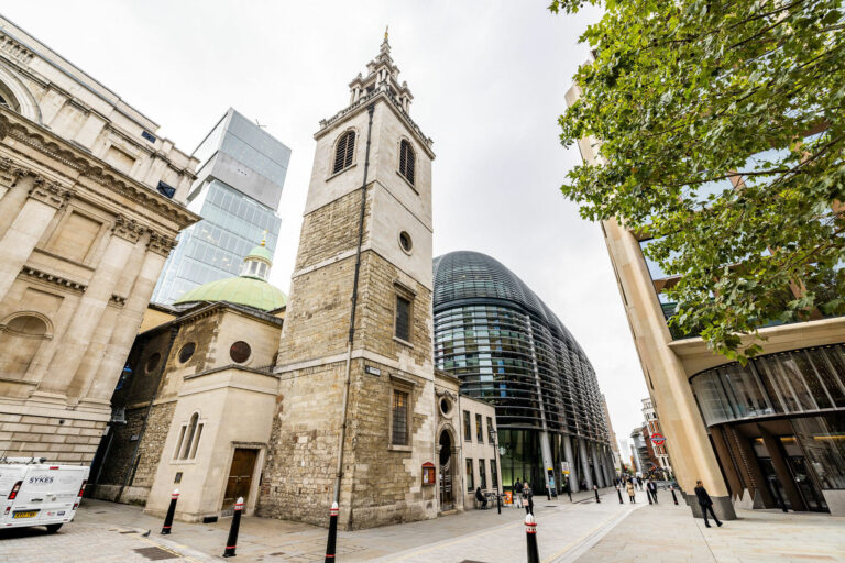 Stunning Church in Bank image 3
