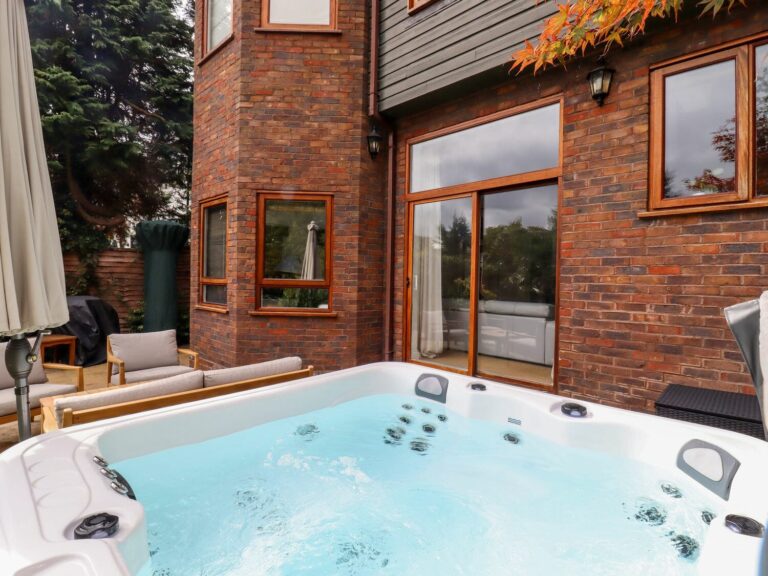 Home near Pinewood Studios image 13