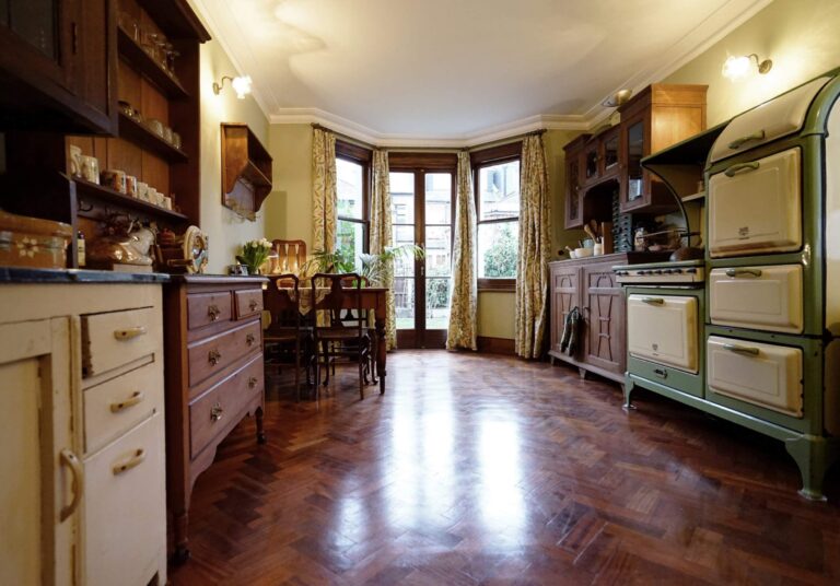 1930s & 40s East London Terraced House image 1