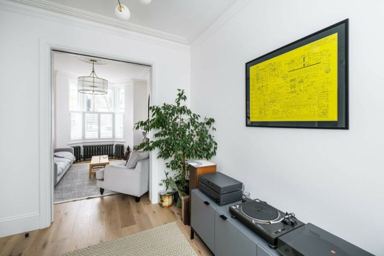 Beautifully Designed Victorian Family Home image 4