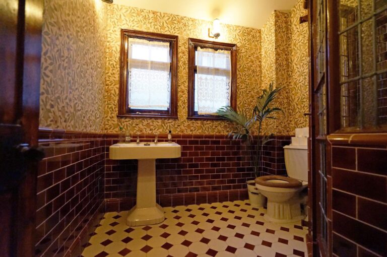 1930s & 40s East London Terraced House image 13