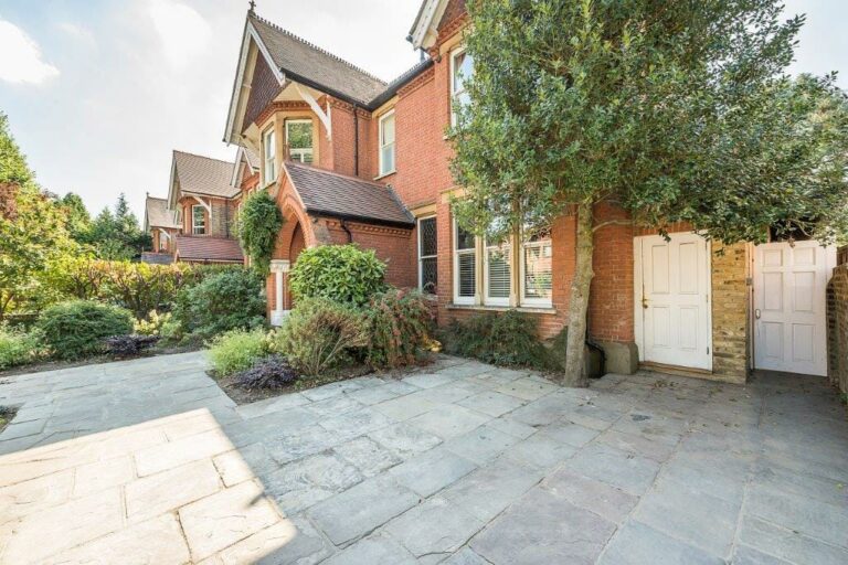 Large Ealing Family Home image 2