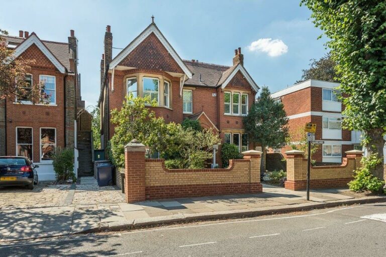 Large Ealing Family Home image 1