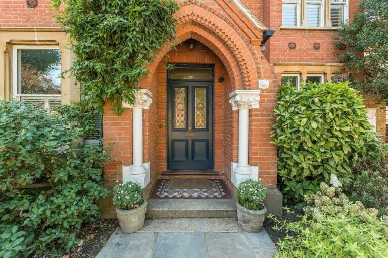 Large Ealing Family Home image 3