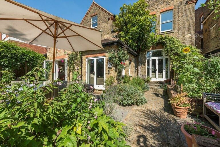 Large Ealing Family Home image 55
