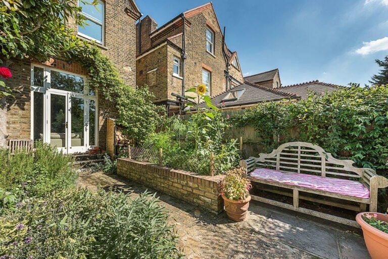 Large Ealing Family Home image 58