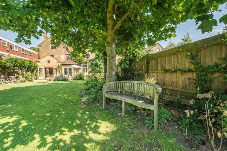 Large Ealing Family Home image 64