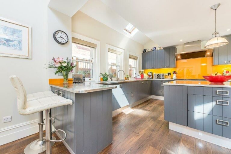 Large Ealing Family Home image 8