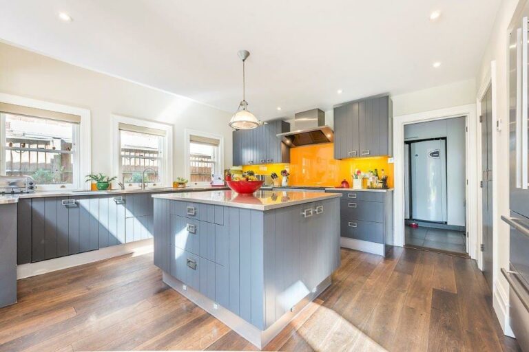 Large Ealing Family Home image 9