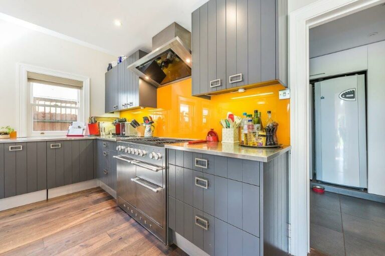 Large Ealing Family Home image 12