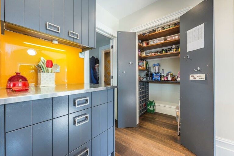 Large Ealing Family Home image 13