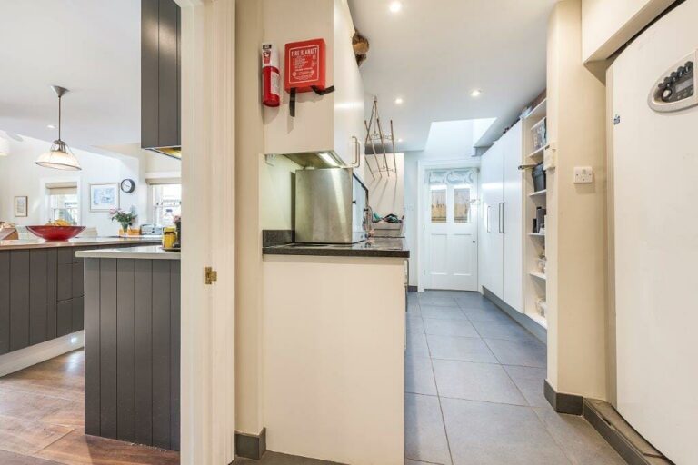 Large Ealing Family Home image 25