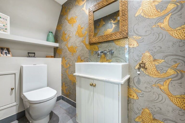 Large Ealing Family Home image 27
