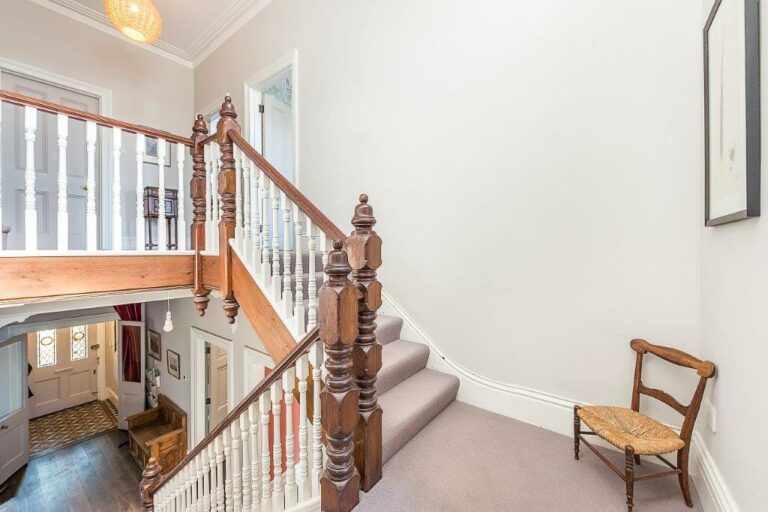 Large Ealing Family Home image 29