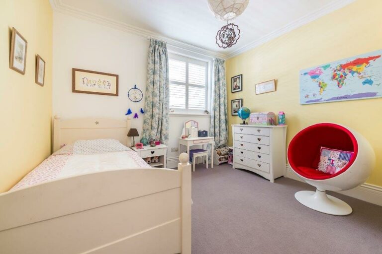 Large Ealing Family Home image 31