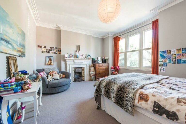 Large Ealing Family Home image 35