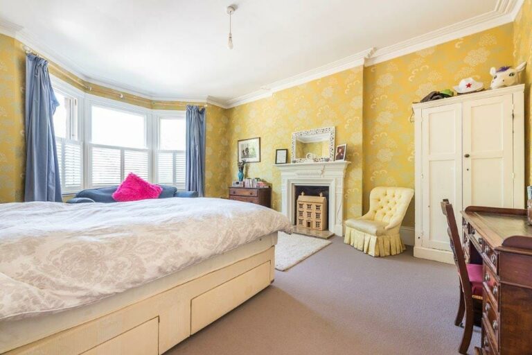 Large Ealing Family Home image 38