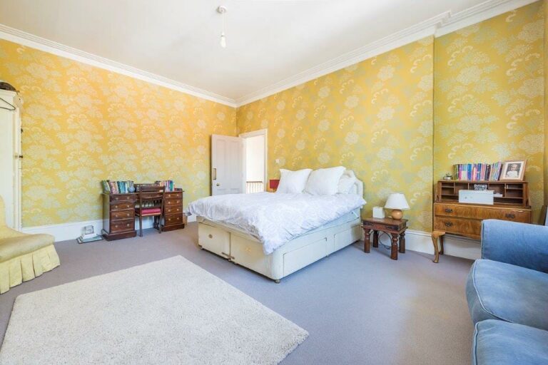 Large Ealing Family Home image 39