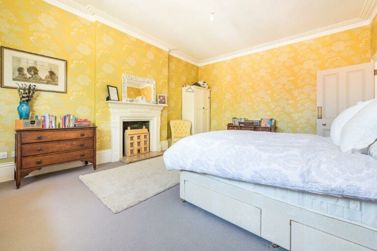 Large Ealing Family Home image 40