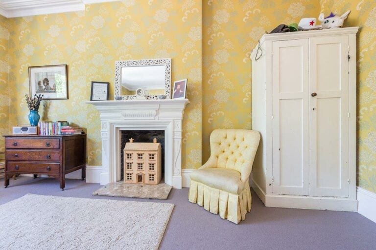 Large Ealing Family Home image 41