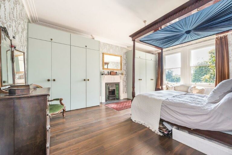 Large Ealing Family Home image 42