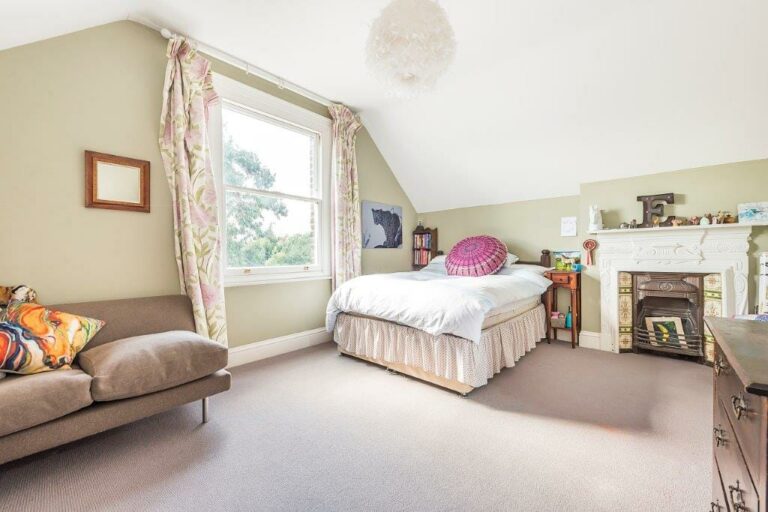 Large Ealing Family Home image 48