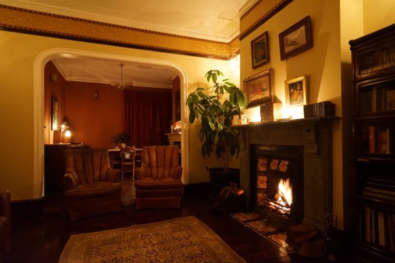 1930s & 40s East London Terraced House image 4
