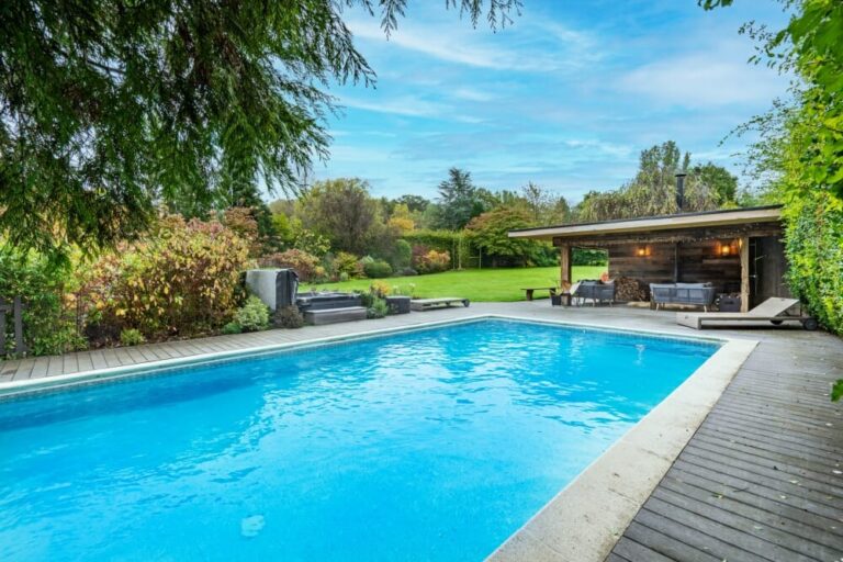 A Modern Family Home with Large Swimming Pool image 3