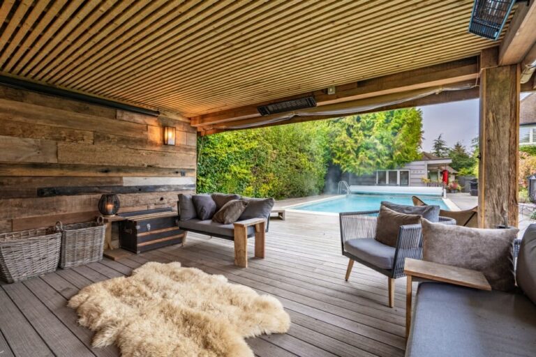 A Modern Family Home with Large Swimming Pool image 4