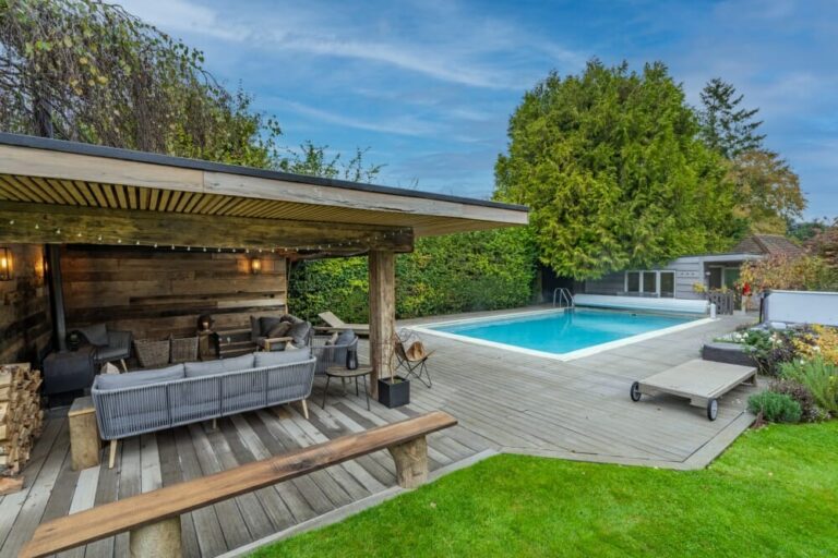 A Modern Family Home with Large Swimming Pool image 60