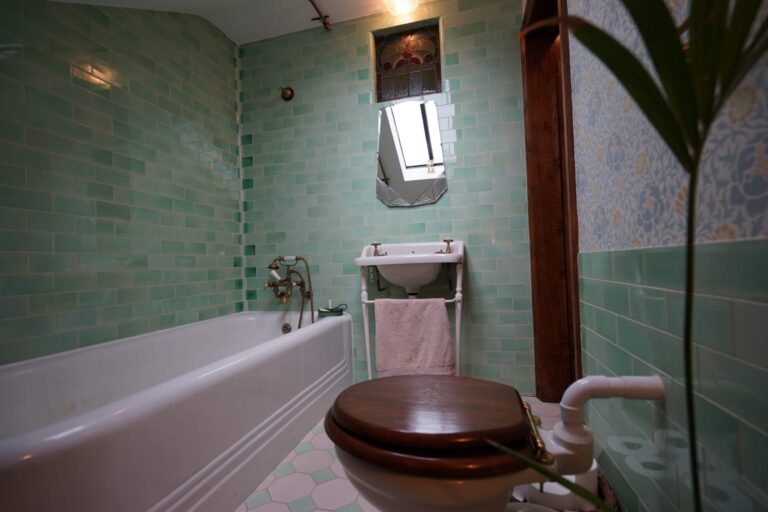 1930s & 40s East London Terraced House image 17
