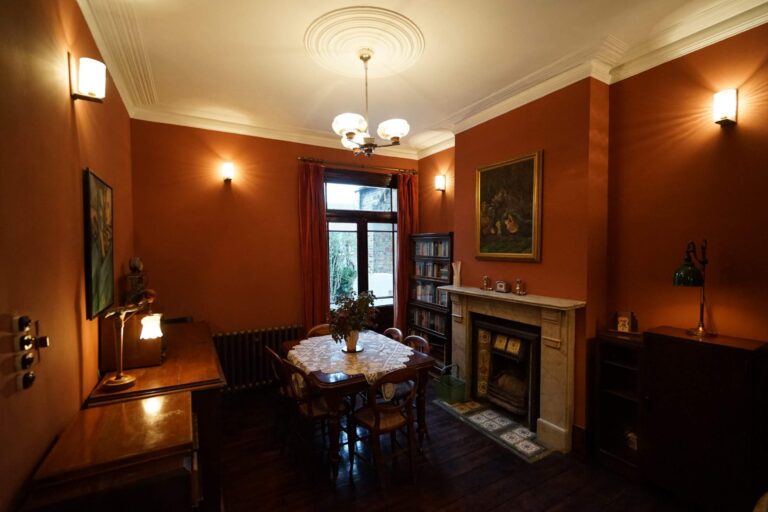 1930s & 40s East London Terraced House image 3