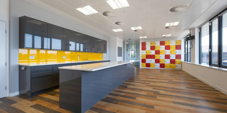 Spacious Office Suite image 7