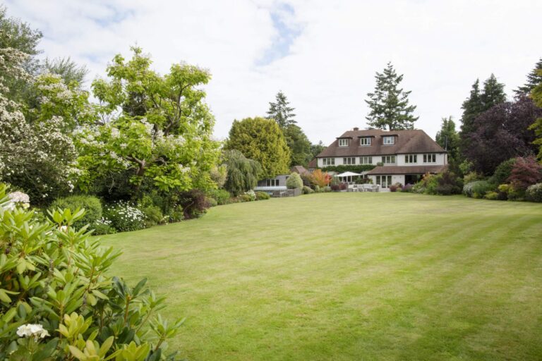 A Modern Family Home with Large Swimming Pool image 70