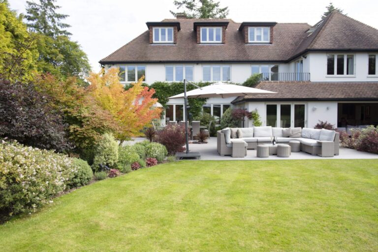 A Modern Family Home with Large Swimming Pool image 79
