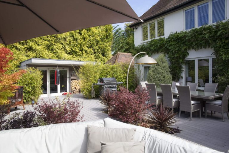 A Modern Family Home with Large Swimming Pool image 82