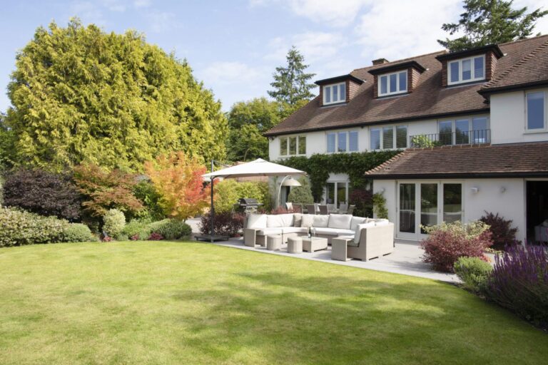A Modern Family Home with Large Swimming Pool image 83