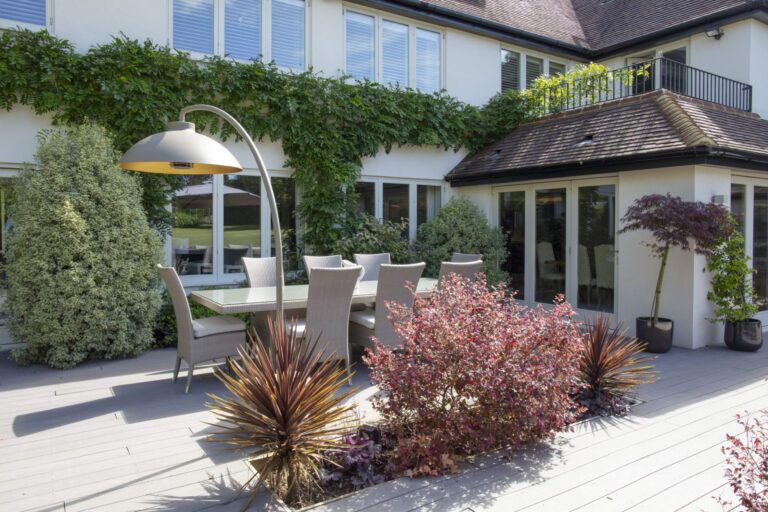 A Modern Family Home with Large Swimming Pool image 88