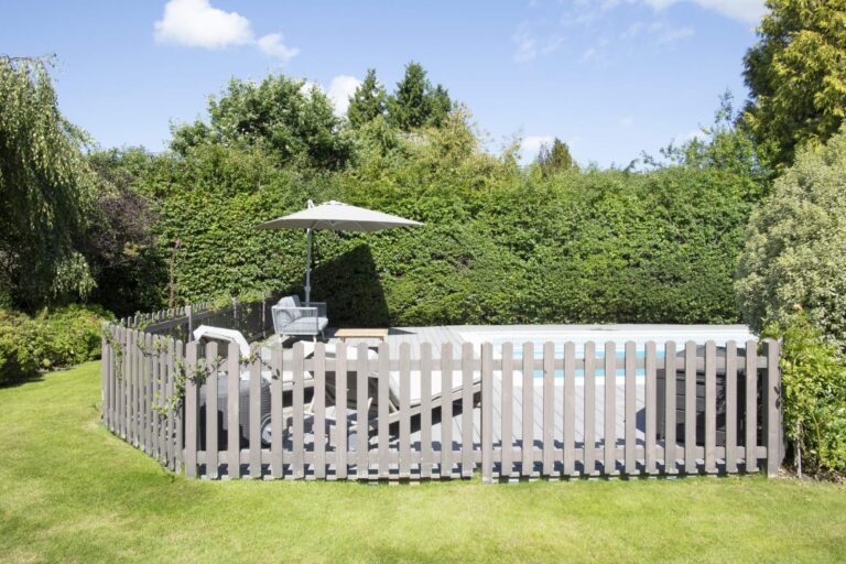 A Modern Family Home with Large Swimming Pool image 98