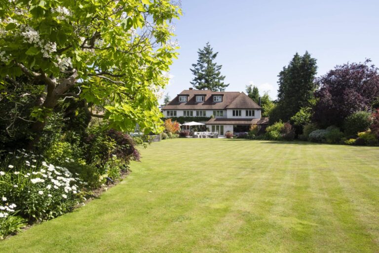 A Modern Family Home with Large Swimming Pool image 106
