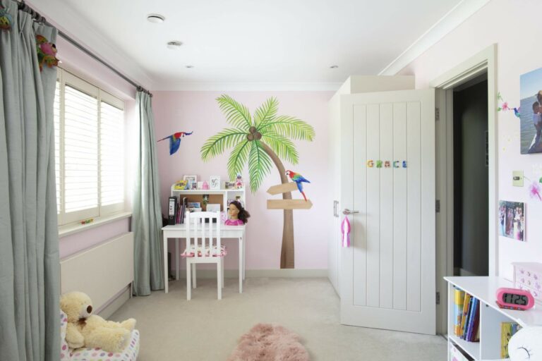 A Modern Family Home with Large Swimming Pool image 30
