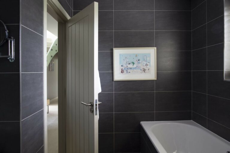 A Modern Family Home with Large Swimming Pool image 34