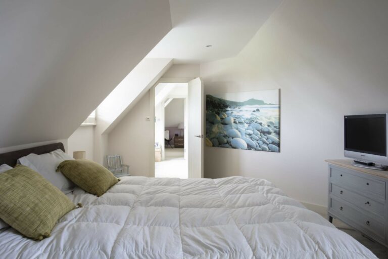 A Modern Family Home with Large Swimming Pool image 38