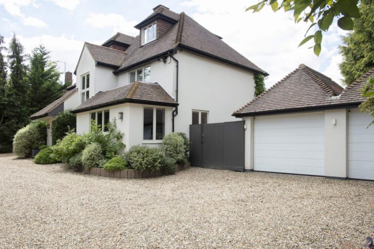 A Modern Family Home with Large Swimming Pool image 110