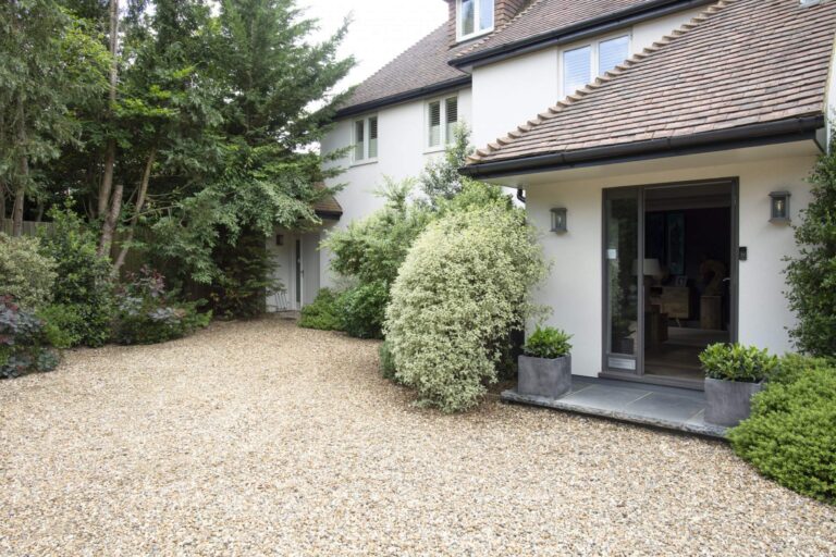 A Modern Family Home with Large Swimming Pool image 112